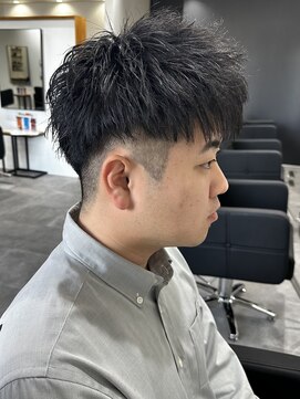 ヒュイル バイ ニアウ(Hwyl by Niau) メンズマッシュパーマニュアンスパーマスパイラルパーマ刈り上げ