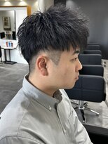 ヒュイル バイ ニアウ(Hwyl by Niau) メンズマッシュパーマニュアンスパーマスパイラルパーマ刈り上げ