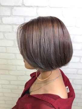 オルブ 戸塚安行店(Oluve) 大人ショート・まとまりヘア・アッシュカラー・透明感・小顔効果