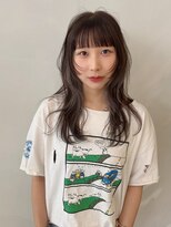 イル(ill)&nbsp;ロング　レイヤー　インナーカラー　グレージュ