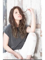 ケンジ 平塚 アネッタ(KENJE annetta)&nbsp;カジュアル、ときどき女っぽく★大人外国人HAIR