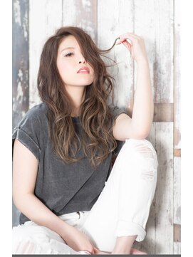 ケンジ 平塚 アネッタ(KENJE annetta) カジュアル、ときどき女っぽく★大人外国人HAIR