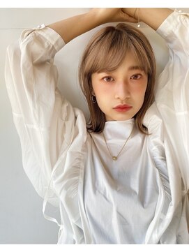 ルーイ(LOUIE) ブロンドベージュ/外ハネレイヤーロブ