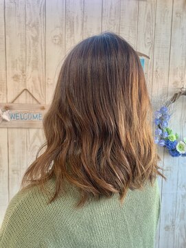 ビーチ ヘアー(Beach Hair) ハイライトセミロングスタイル