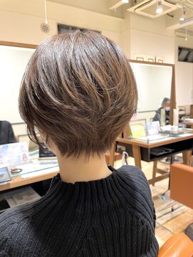 ネオリーブエム(Neolive em;) グレージュカラー×ショートボブ☆30代 40代 　大人女性ショート