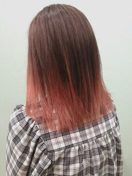 リリス(l'iris) 20代30代40代透明感グレージュ×チェリーレッドプレイングカラー