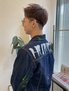 ヘアーアイスカルテット(HAIR ICI QUARTET) メンズ刈り上げフェードスタイルかき上げ短髪ワイルド