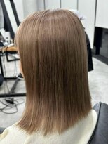 イリ 大阪(ili)&nbsp;ハイライトカラーミルクティーベージュレイヤーカット