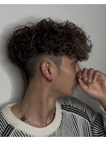 イーラ アメ村店(era)&nbsp;スペインカール　ツイストスパイラル眉カットメンズパーマ