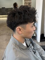 ヒュイル バイ ニアウ(Hwyl by Niau) 刈り上げスパイキーショート/スパイキーパーマ/伊勢崎市