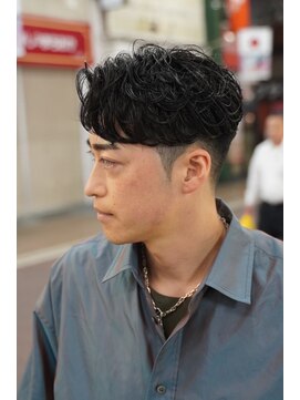 プレミアムバーバー 赤坂店(PREMIUM BARBER produce by HIRO GINZA) 大人のフェードセンターパート