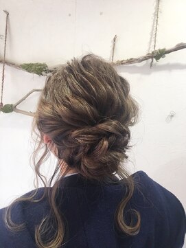 ヘアセットサロンエッジ(Edge) 謝恩会ドレスアップヘアスタイル
