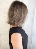ハイライト　グレージュ　切りっぱなしボブ N
