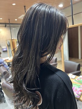 セプトヘア(sept hair) 暗めハイライト　アッシュグレーカラー