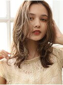 30代40代ブリーチミルクティー伸ばしかけミディアムウルフ