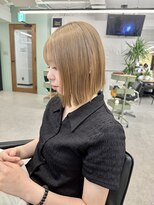 ヒビヲ(HIBIO)&nbsp;ショートボブ切りっぱなしボブタッセルボブベージュカラー横浜