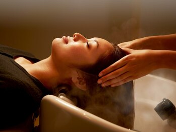 トイロ(toiro)の写真/美しい髪は頭皮から!経験豊富なスパニストが頭皮環境を整え、日頃の疲れをリフレッシュ◎