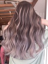 ラグーン(LAGOON)&nbsp;バレイヤージュグレージュハイライトダブルカラーケアブリーチ