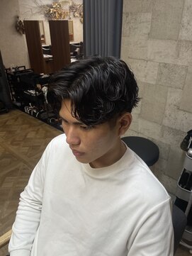 パーミル ヘア クマモト(permille ‰ hair Kumamoto) 毛流れパーマ×センターパート