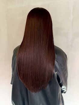 ヘアサロン エン(hair salon en.)の写真/独自の調合でかつてない髪質改善×ダメージレス。縮毛矯正と思えない柔らかい手触りで思わず触れたくなる。