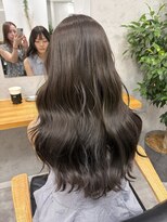 ホヌア(hoNua.) レイヤーカット×オリーブベージュカラー