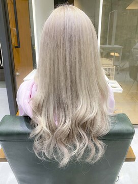 デイズ(days) ホワイトヘアカラー☆ブリーチ ロングカット