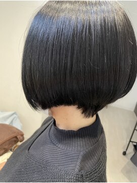 リセ(risee) 前下がりショートボブ