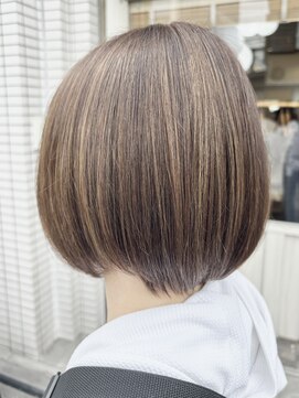 ジェムヘアスタジオ 湘南平塚南口店(Gem Hair Studio) 細めハイライト×ショートボブ【Gem 神原】