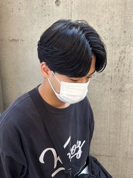 アルム オモテサンドウ(ALLM omotesando) 韓国風カルマパーマ メンズ韓国ヘア メンズカット 原宿 表参道