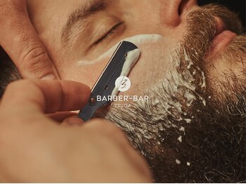 バーバーバー 都賀(BARBER-BAR)の写真/【21時迄営業】眉・ひげ・フェードのカミソリを使った匠の技が選ばれる理由。顔型や毛質に合わせてデザイン