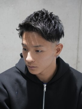 MEN'S/アップバングショート×スキンフェード/短髪/2ブロック