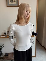 イット(it.)&nbsp;【yuna】ホワイトブロンド　× レイヤーカット