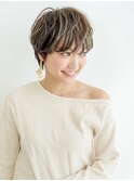 ベージュカラーの小顔ショート5　田原佐知子
