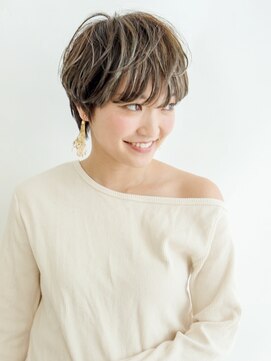 ムルチュラ(muruchura) ベージュカラーの小顔ショート5 田原佐知子