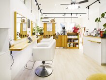 ヘア サロン ミンティア(HAIR SALON MINTIA)の雰囲気（明るい店内で、オーナースタイリストがマンツーマンで対応♪）