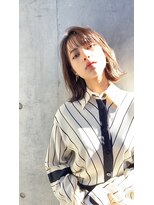 レゴ(REGO)&nbsp;グレージュカラーシルキーべージュ、デザインカラー斜めバング