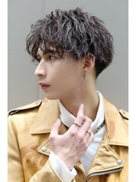 リップス レイ ギンザ(LIPPS Ray GINZA) 刈り上げ　前下がり　センターパート　スパイラルパーマ