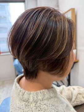 エーアイ 駒込店(Ai) 40代にもおすすめ上品ショート/白髪ぼかしハイライト