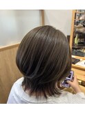 オリーブベージュ