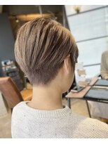 インス(ensue)&nbsp;艶カラー★ミルクティーベージュ刈り上げ耳かけショート◇中島