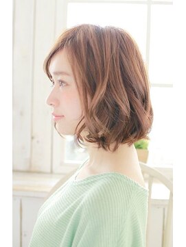 プティルカ(PutiLuca D.C.) ルーズなハネ感のパーマスタイル