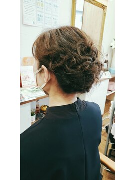 フィカス(Ficus) フェミニンアップスタイル