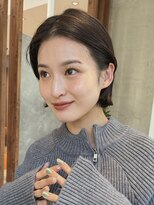 ビュートリアム 南青山(BEAUTRIUM)&nbsp;耳掛けショートボブ 長め前髪 外ハネボブ ウェットヘア 30代40代