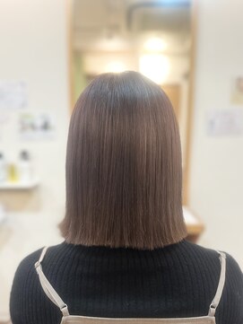 フリージア(freesia) ココアグレージュ/ハイトーンカラー/切りっぱなしボブ