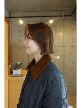 カフネ ジュントス ヨロ(Cafune' juntos YOLO) ボブ（ミニボブ）（外はね）× シアベージュ