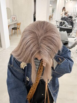 フォト 新宿三丁目(foto) ブリーチホワイトグレージュダブルカラーレイヤー前髪顔周り新宿