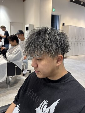 ルーストデラックス 京都河原町三条(ROOST dx) MEN’S HAIR/波巻ツイストスパイラル/フェザーパーマ/京都河原町