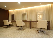 ヘアデザインスペース イチエ(hair design space i chi e)の雰囲気（席と席の間にゆったりとスペースを設けた３席のヘアサロンです。）