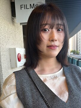 フィルム(FiLMs) 透明感グレージュ/ミディアム/顔まわりカット/レイヤーカット