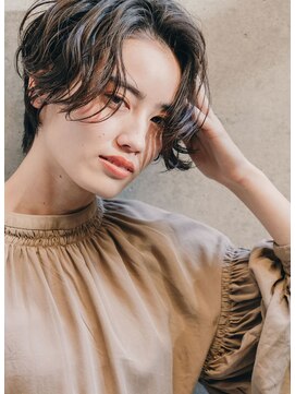 レジュアル(RESSUAL) エアリーミディ ショートパーマ 黒髪 ホワイトアッシュ